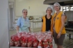 Lions Clube faz entrega de panetones 