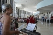 Hospital Regional Terezinha Gaio Basso promove apresentações natalinas para pacientes e colaboradores