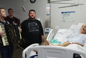 Momento cultural: músicos apresentam clássicos do sertanejo